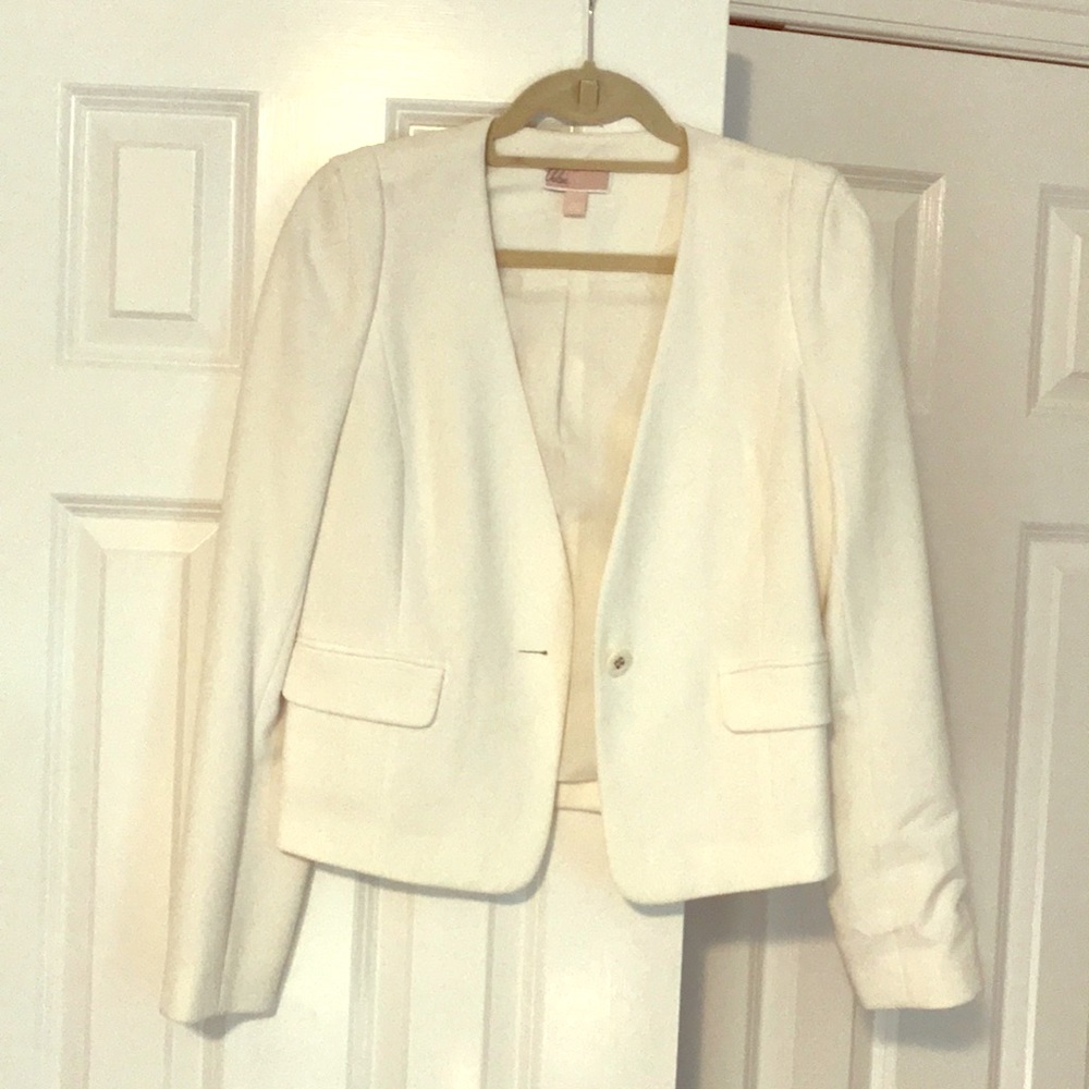 White cropped blazer